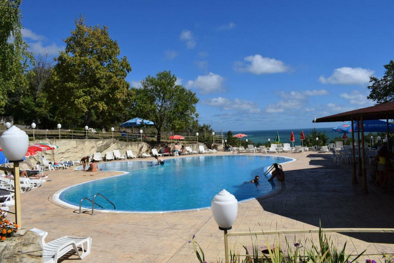 Ahilea Hotel - Free Pool Access Balchik Exterior foto