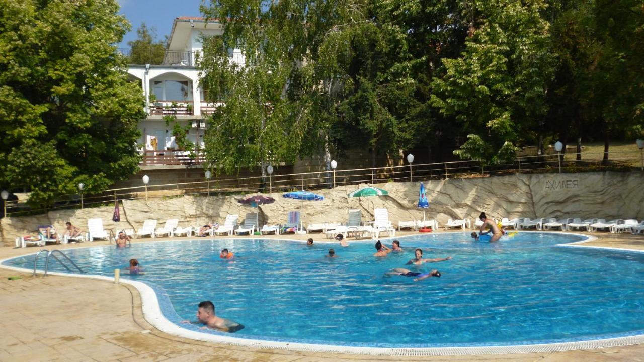 Ahilea Hotel - Free Pool Access Balchik Exterior foto